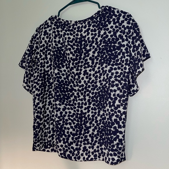 Loft Flutter Sleeve Blouse, Navy & White, EUC, Floral, Abstract,fits XS & Small - Picture 6 of 8